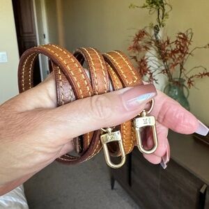 Elegant Brown Leather Strap with Gold Accents